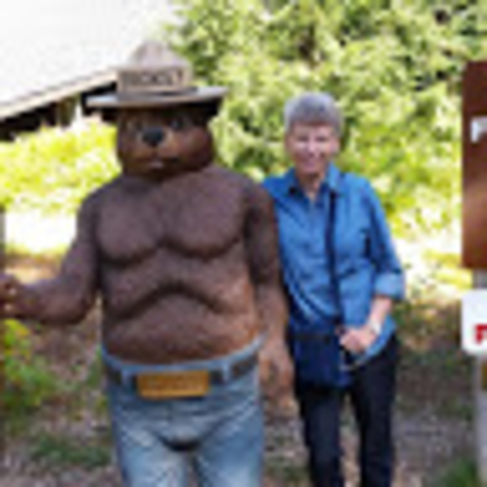 Meet your Posher, Claudia